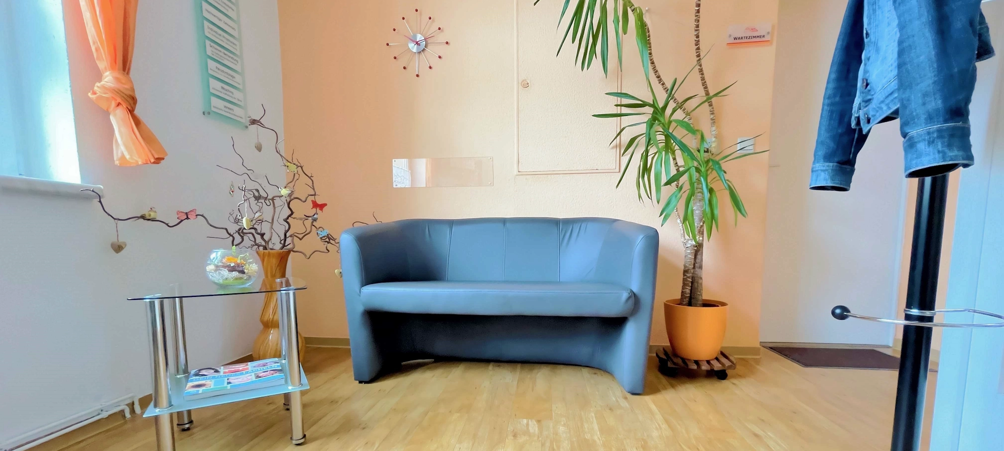 Wartezimmer der Zahnarztpraxis Dr. Scholz