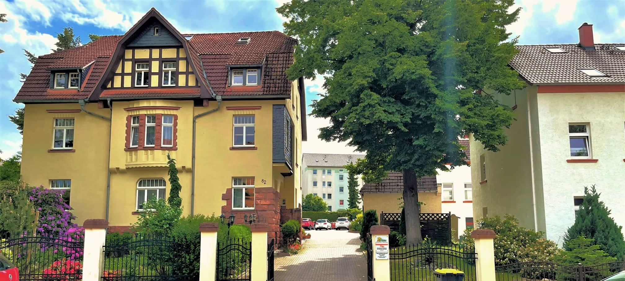 Einfahrt zur Zahnarztpraxis Dr. Scholz in Penig